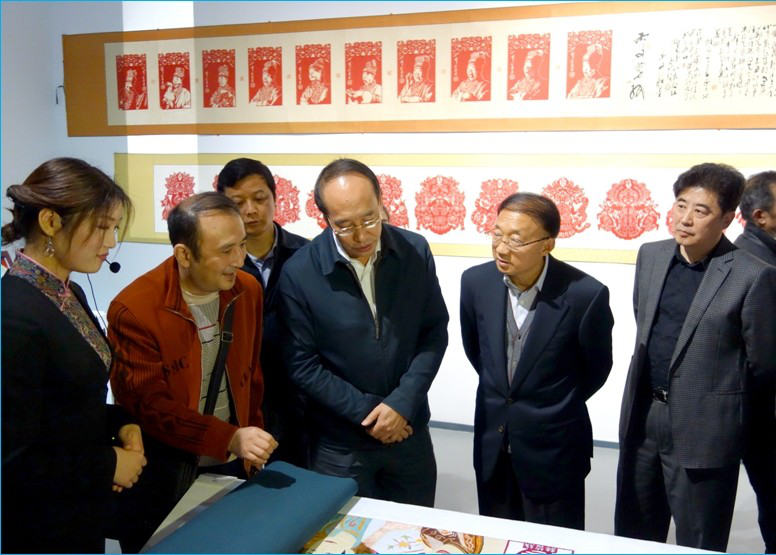 中国传统文化的有力诠释和精彩展现 “物相非相”——2013四川首届工艺美术大师精品邀请展在文轩美术馆开幕