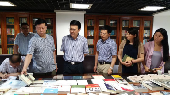 贯彻甘霖部长“振兴四川出版”指示精神 何志勇董事长一行调研文轩旗下四家出版社