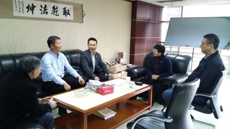 上海交通大学出版社社长郑益慧一行到文轩调研座谈