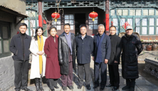 四川新华发行集团董事长朱丹枫前往华影文轩投拍电视剧《我的1997》拍摄现场探班