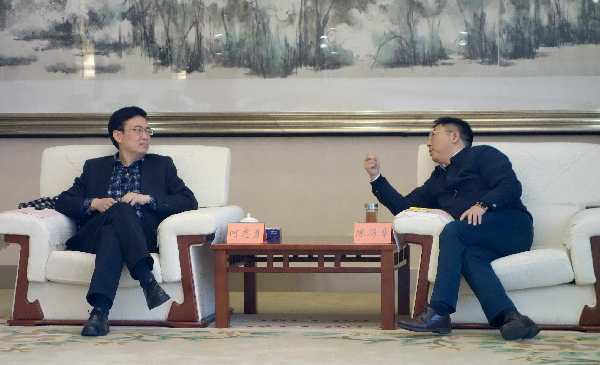 新华文轩与锦江区委携手合作，共谋发展