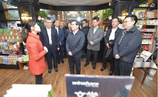中宣部副部长聂辰席一行赴文轩轩客会 · 格调书店考察调研