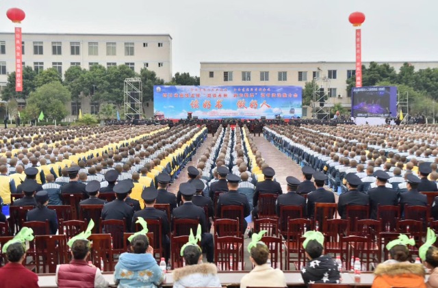 “书香浸润狱园 知识构筑新岸”——新华文轩“阅读未来 奔向新岸”大型读书活动推介会顺利举办