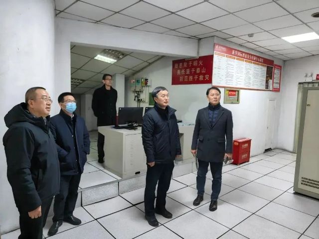 四川新华出版发行集团党委书记、董事长，新华文轩党委书记、董事长周青深入基层检查安全生产工作